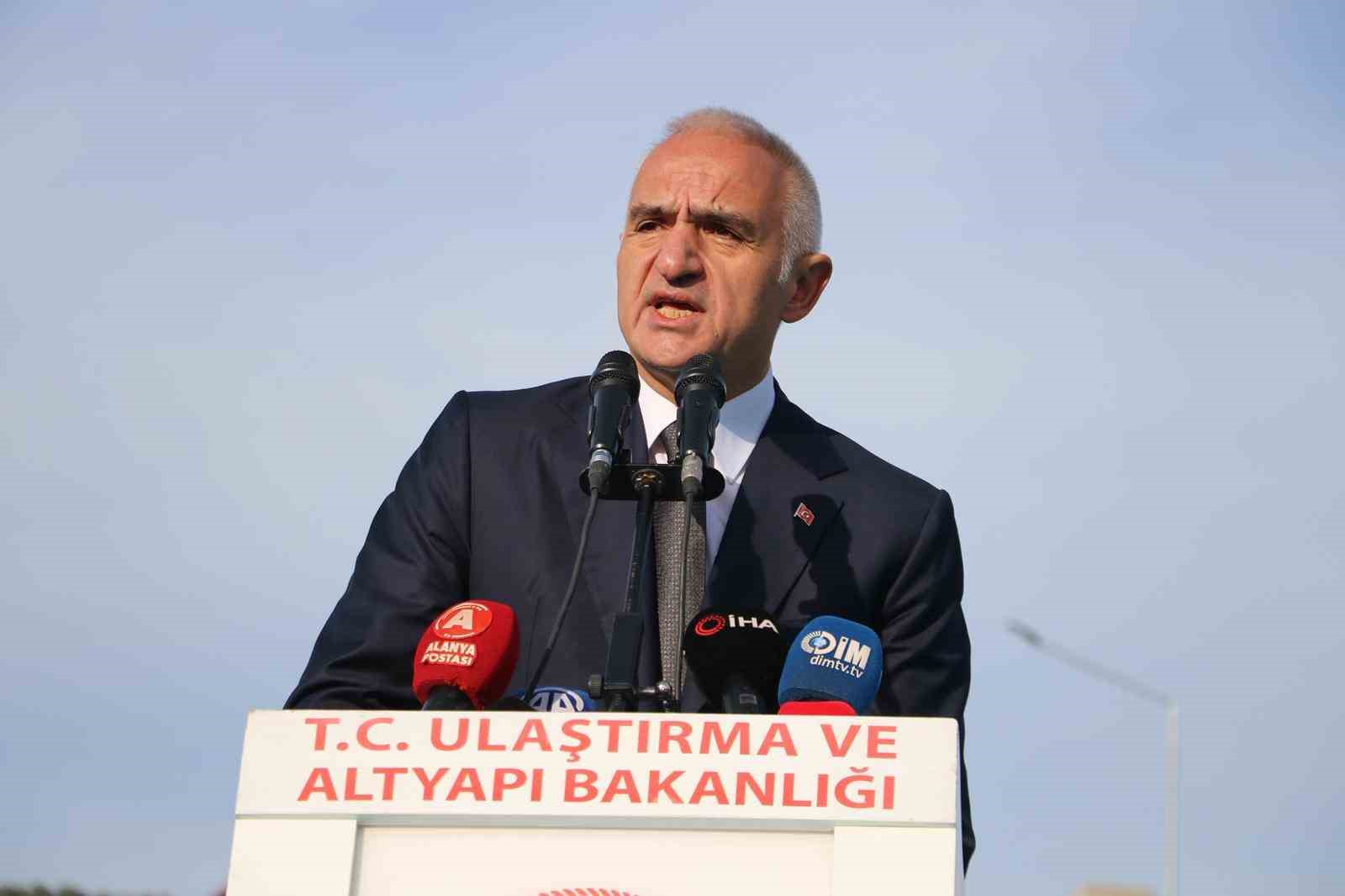 Bakan Ersoy: "Asdendos, Phaselis, Olympos ve özellikle Side antik kentlerinde yürüttüğümüz çalışmalarla tüm dünyanın gıpta ile baktığı bir noktaya geldik"