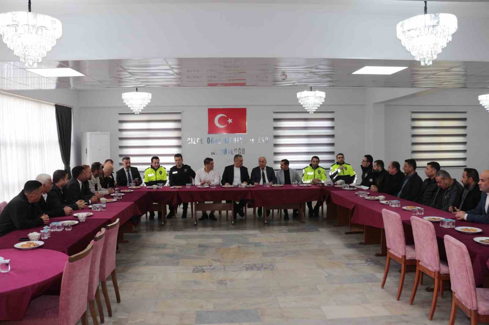 Şırnak İl Emniyet Müdürü Sazak, Cizreli muhtarlarla ilçenin güvenlik ve asayişini masaya yatırdı