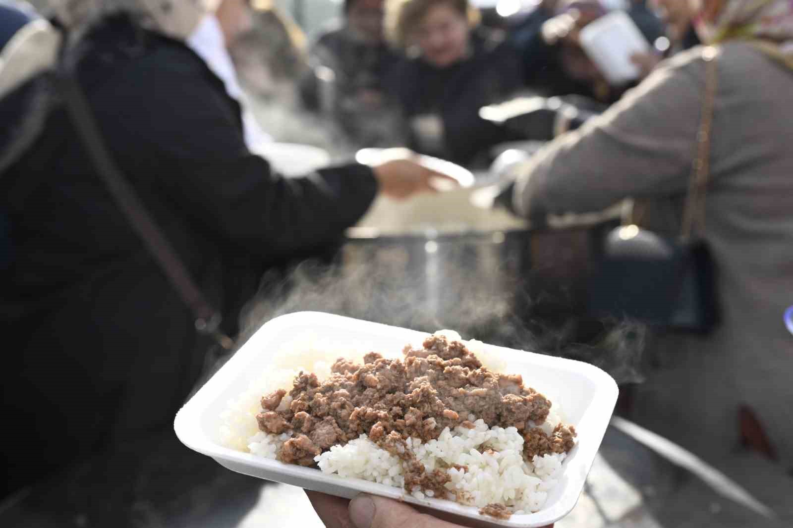 Demirci&rsquo;de birlik ve dayanışma i&ccedil;in def-i bela kurbanı
