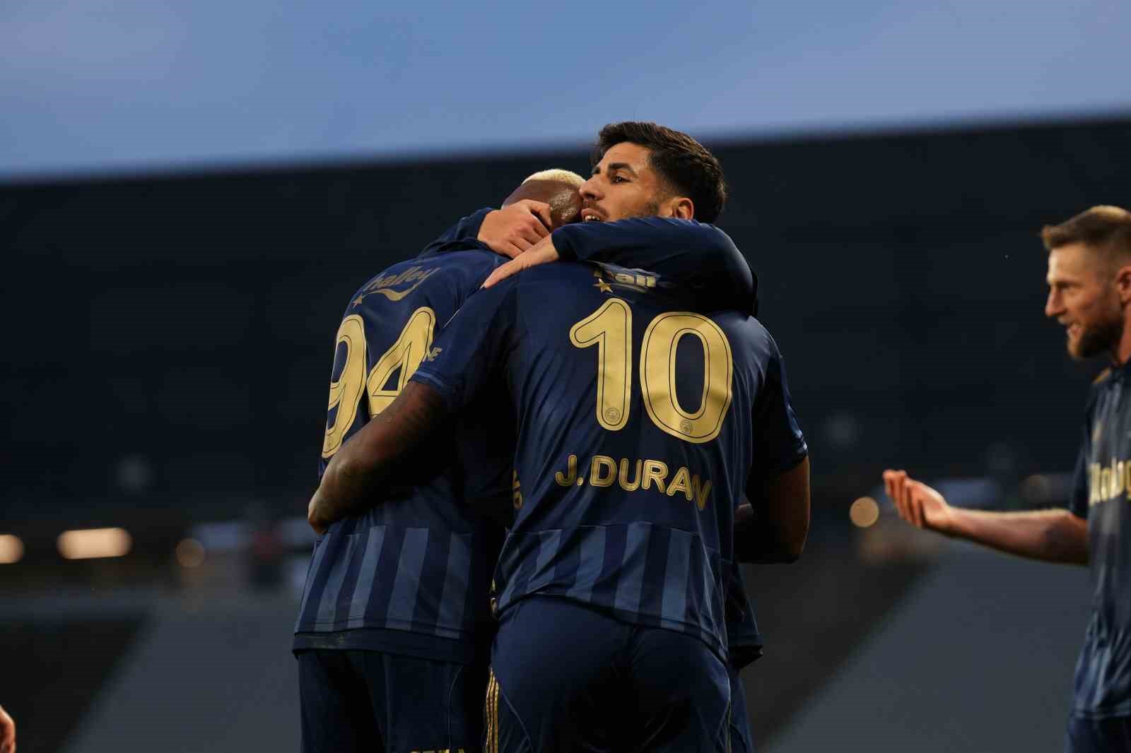 Trendyol S&uuml;per Lig: Ey&uuml;pspor: 0 - Fenerbah&ccedil;e: 2 (İlk yarı)
