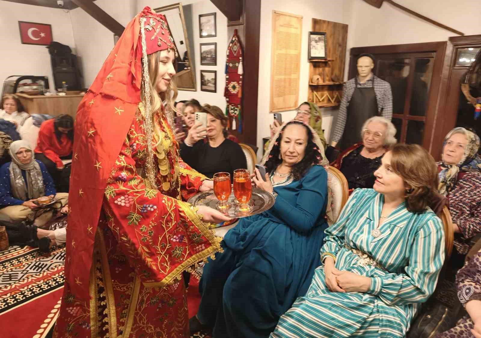 K&uuml;tahya&rsquo;da &rsquo;Şalvar Gecesi&rsquo;yle gelenekler yaşatıldı
