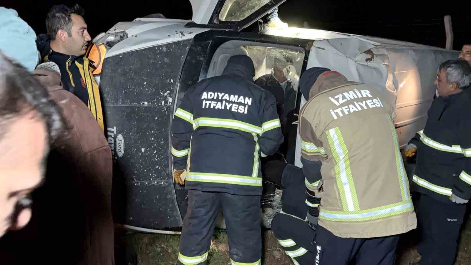 Adıyaman&rsquo;da minib&uuml;s takla atarak devrildi: 4 yaralı
