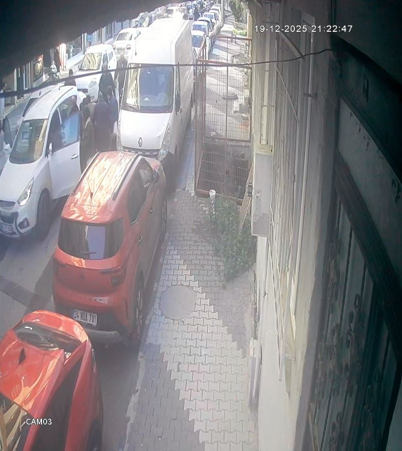 Arnavutk&ouml;y&rsquo;de otomobil 3 yaşındaki &ccedil;ocuğa &ccedil;arptı
