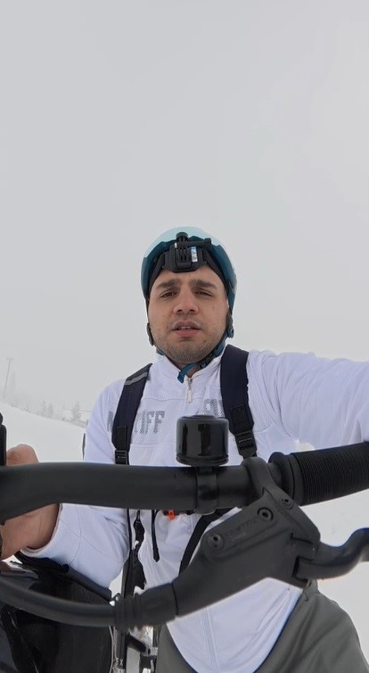 Acil serviste hayat kurtarıyor, dağlarda pedal &ccedil;eviriyor
