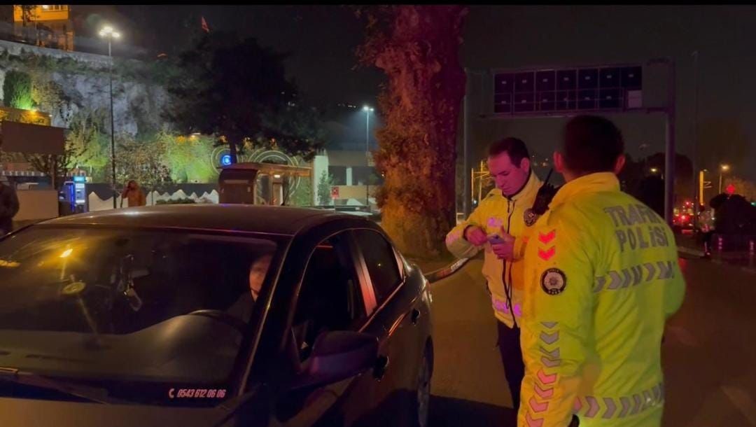 Yılbaşı &ouml;ncesi polis ekipleri, denetimlerini sıklaştırdı
