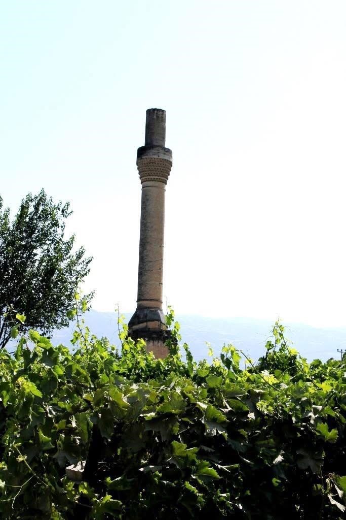 Sarıg&ouml;l&rsquo;&uuml;n simgesi &rsquo;Kırık Minare&rsquo; zamana direniyor
