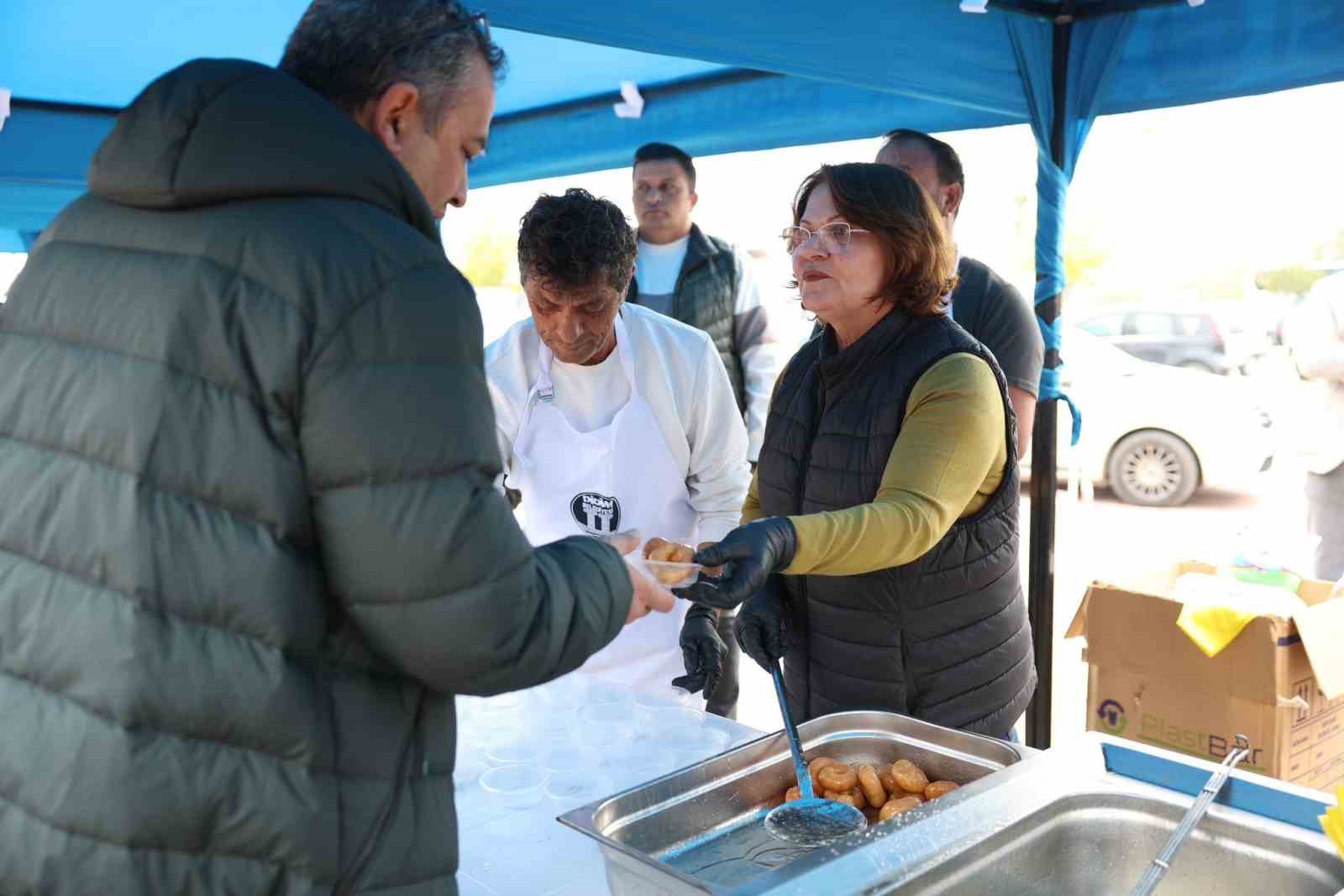 Didim&rsquo;de merhume başkan Durbay i&ccedil;in lokma hayrı d&uuml;zenlendi
