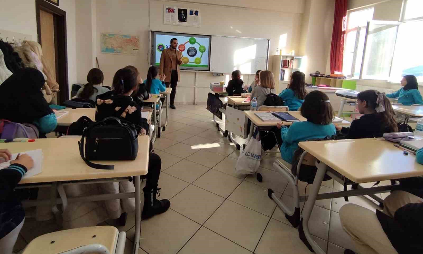 Bayburt’ta öğrencilere sıfır atık ve çevre farkındalığı eğitimi verildi