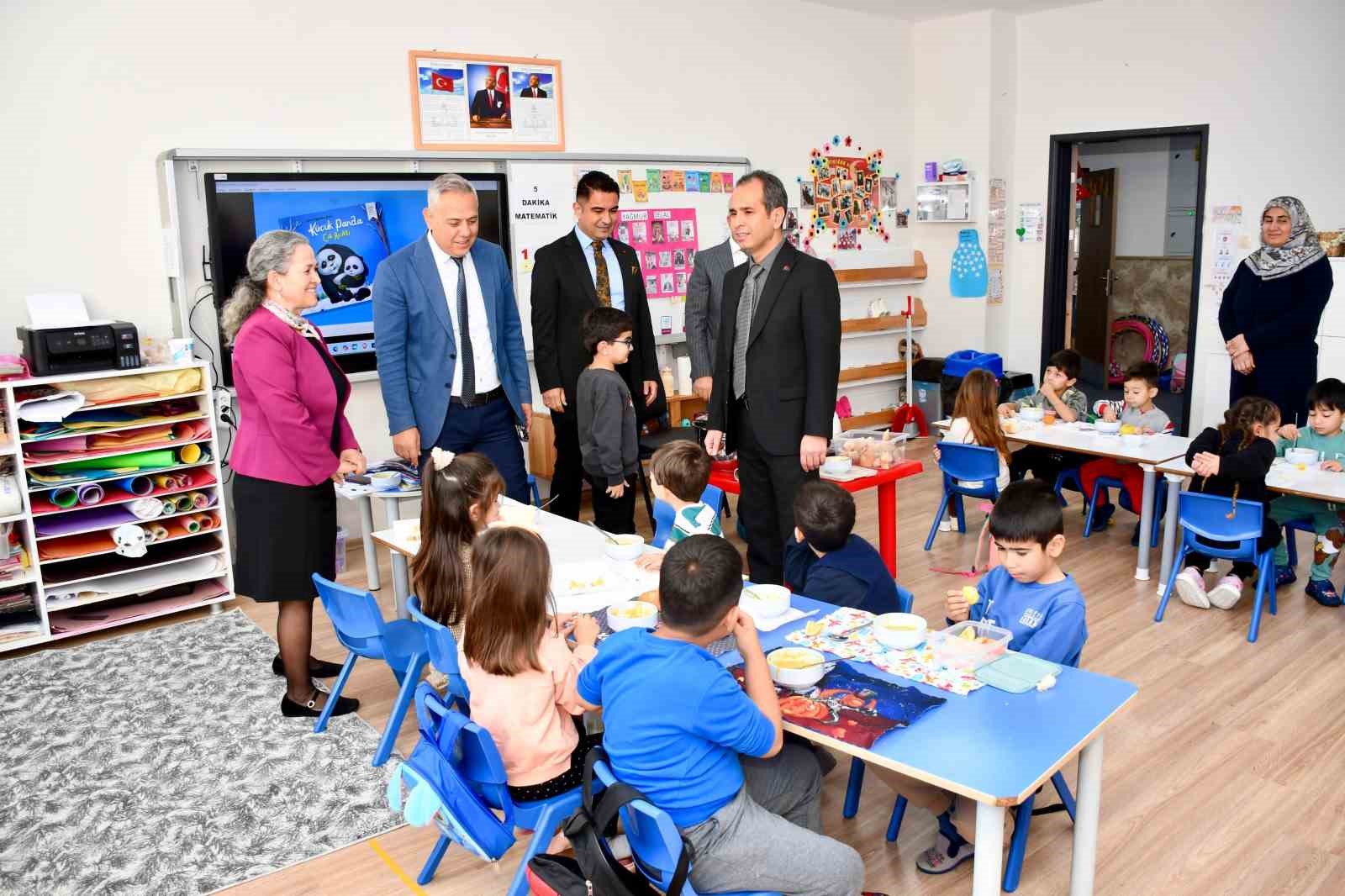 Silifke&rsquo;de depremde hayatını kaybeden &ouml;ğrencinin anısına k&uuml;t&uuml;phane oluşturuldu
