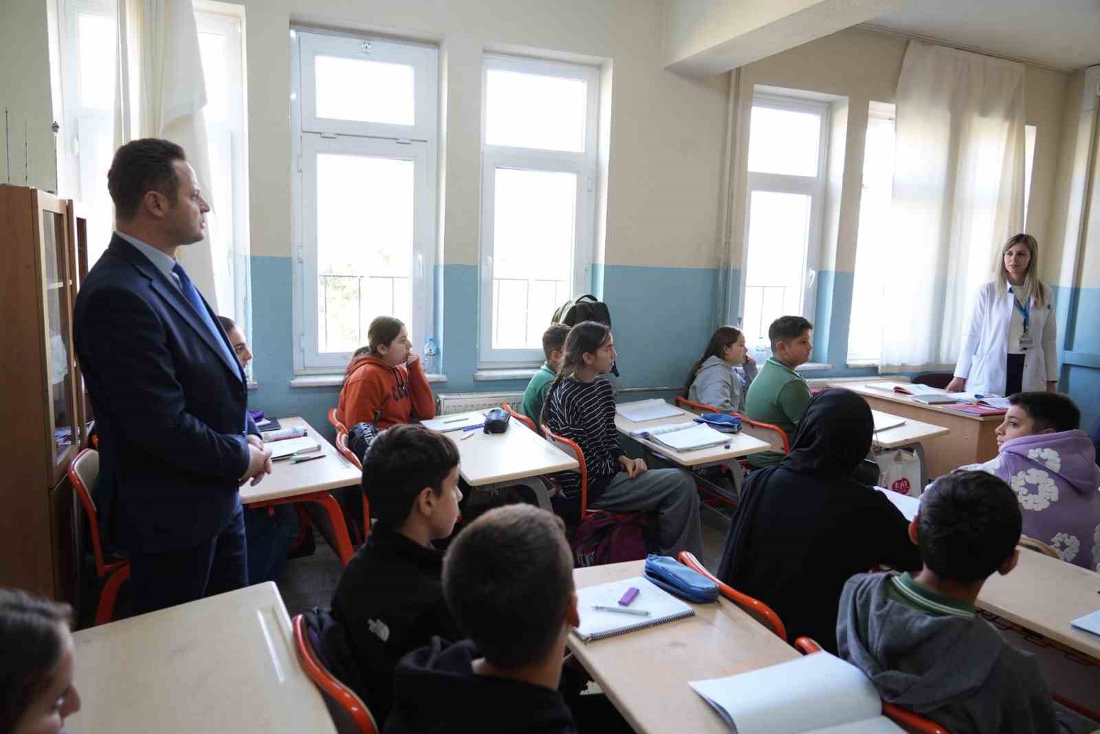 İl Milli Eğitim Müdürü Çay, Köyceğiz’de öğrenci ve öğretmenlerle bir araya geldi