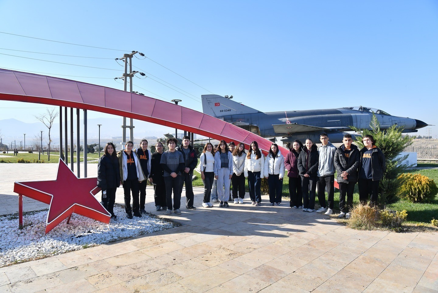 "İyilik El&ccedil;isi" Projesi gen&ccedil;lere yardımlaşma ve tarih bilinci aşılıyor
