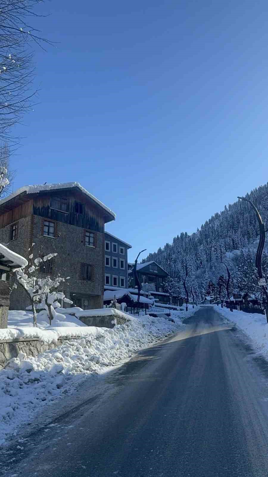 Rize’de zirvelerde ‘karlı güneş’ güzelliği
