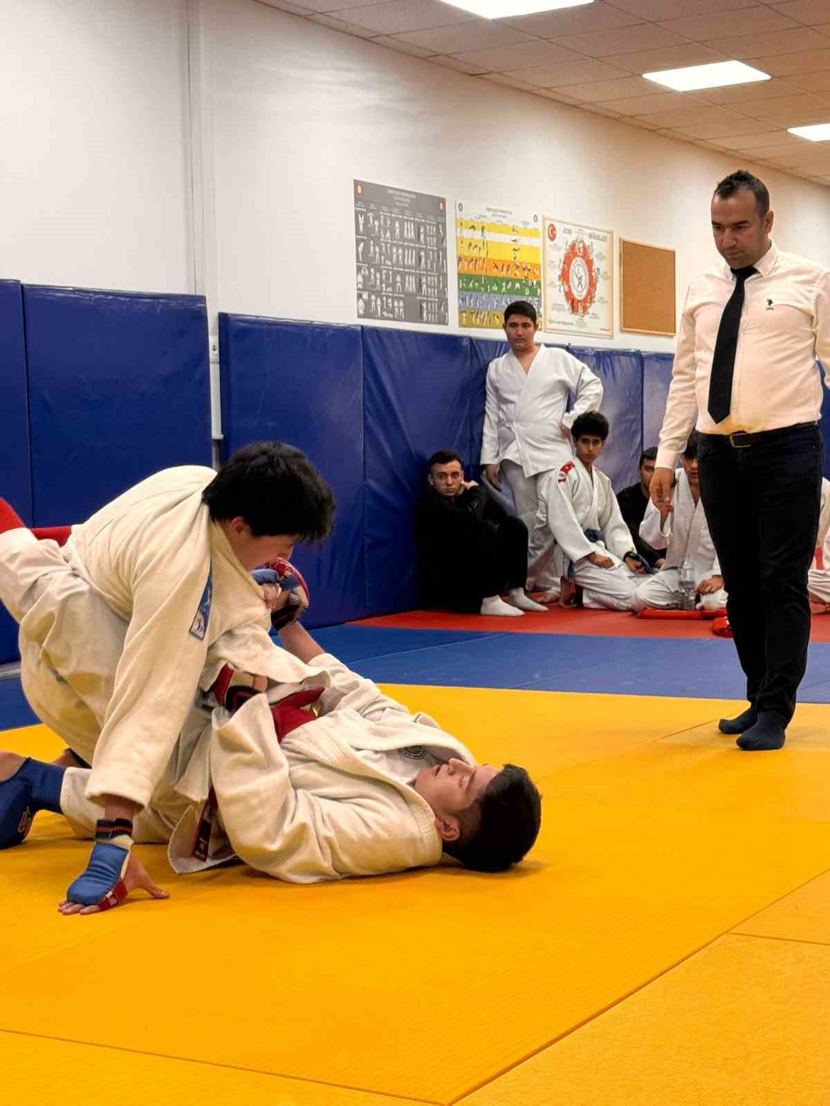 Kayseri&rsquo;de Jujitsu sporcuları 2026 startını verdi
