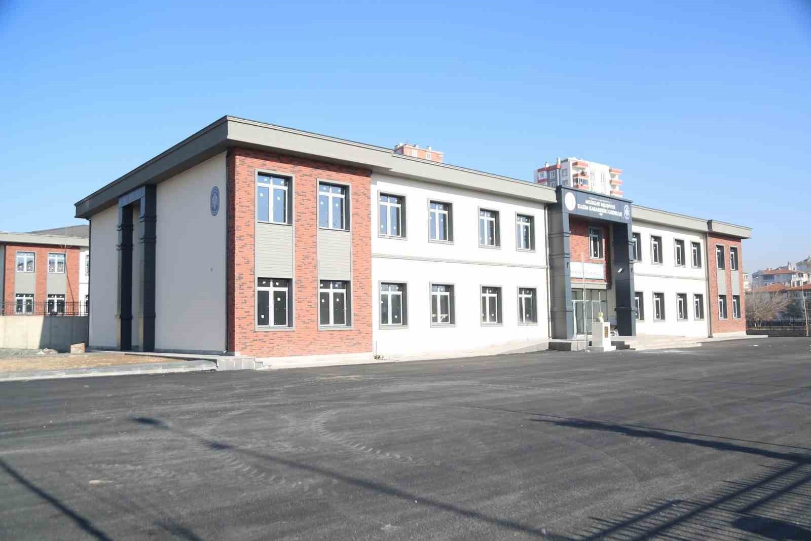 Melikgazi Belediyesi, 3 mahalleye birden hizmet edecek okullarda sona geldi
