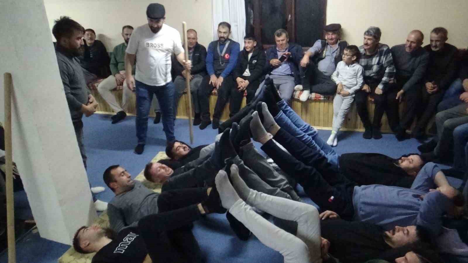 Dedelerinden miras kalan 20 geleneksel oyunla kış gecelerini geçiriyorlar
