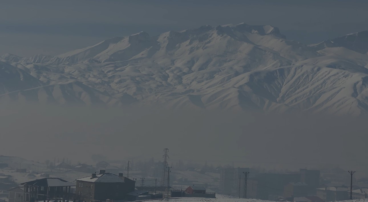 Y&uuml;ksekova sis altında kaldı
