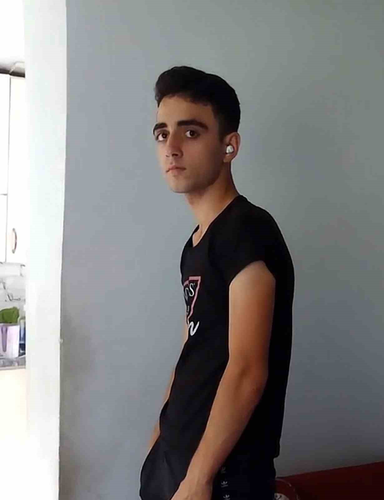 Kestiği ağacın altında kalan 19 yaşındaki genç hayatını kaybetti
