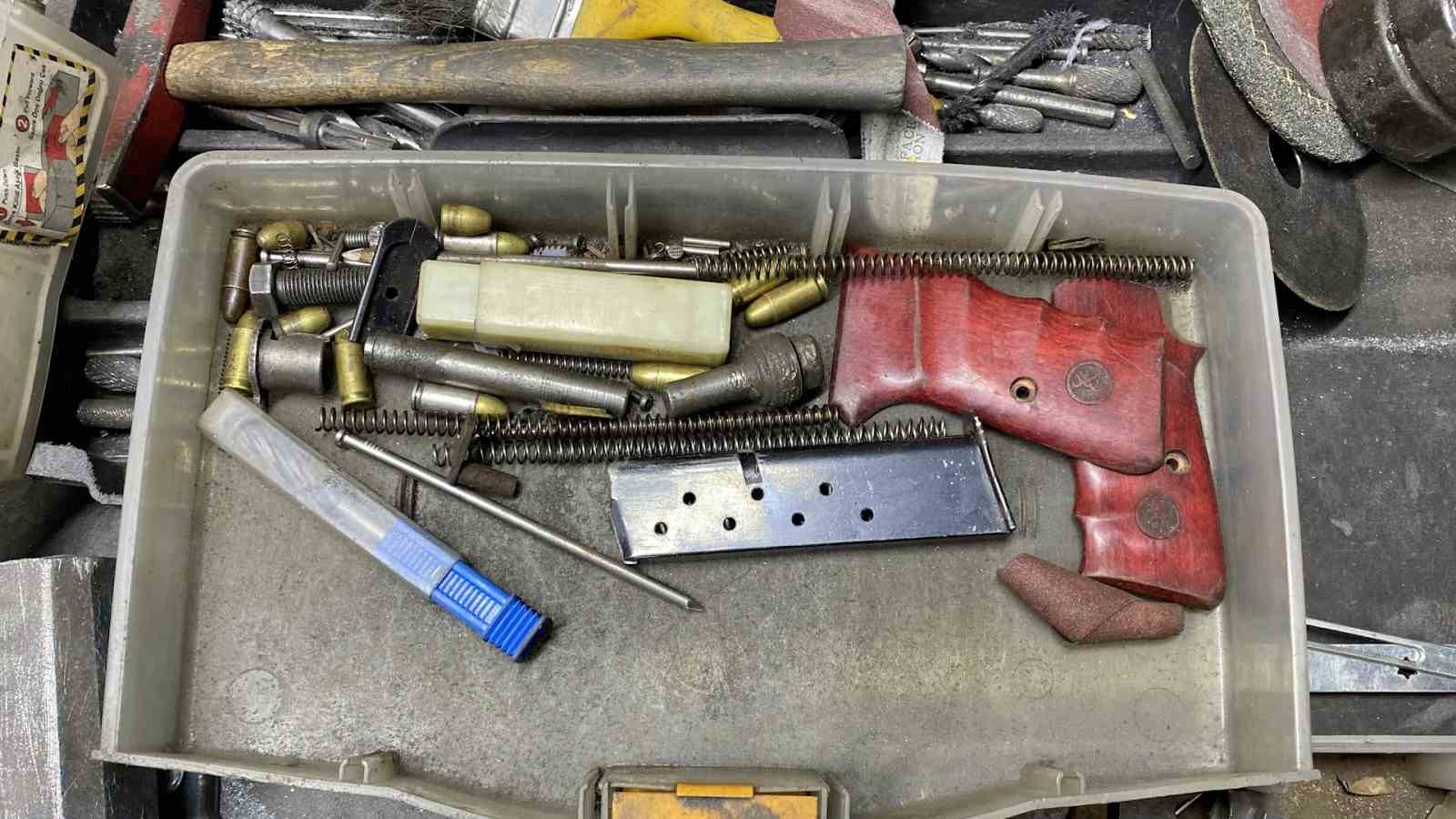 Rize&rsquo;de silah at&ouml;lyesine baskın
