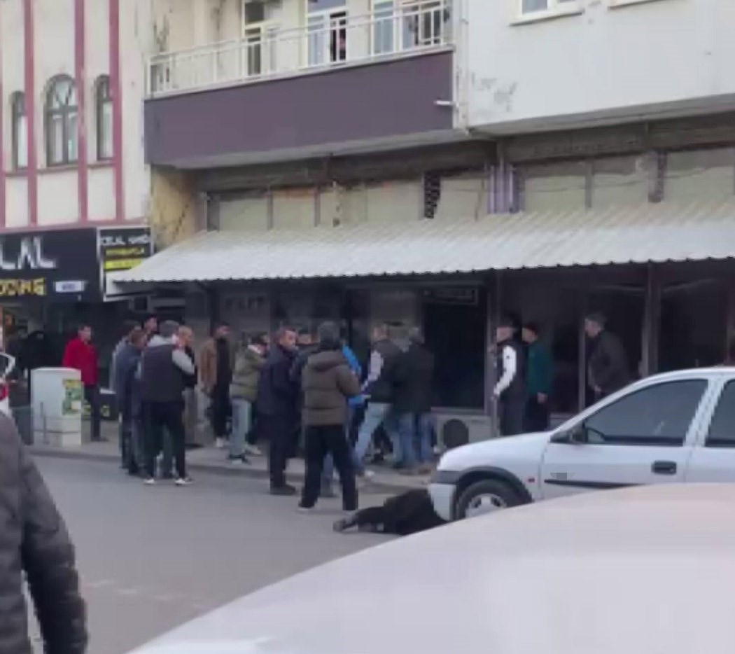 Eşini, kızının yanında öldürüp kayıplara karıştı
