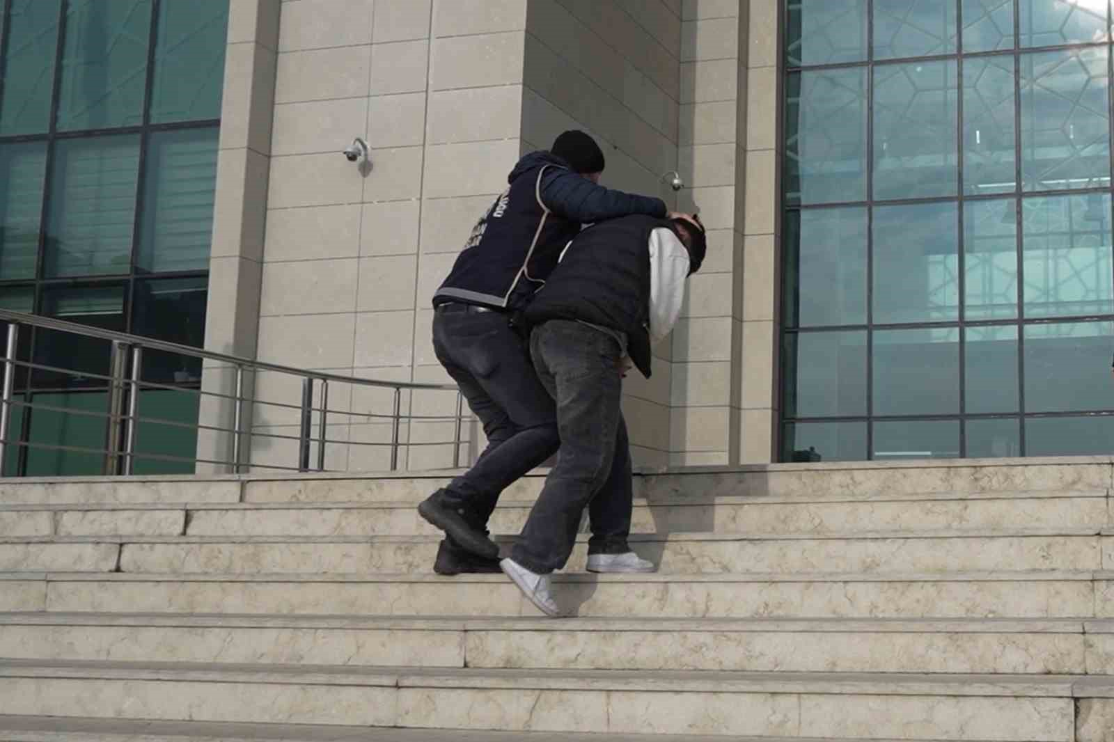 Darp, gasp, şantaj: Çıplak görüntüleri için 100 bin lira istediler