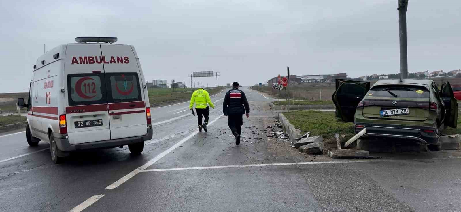 Edirne&rsquo;de otomobiller &ccedil;arpıştı: 7 yaralı
