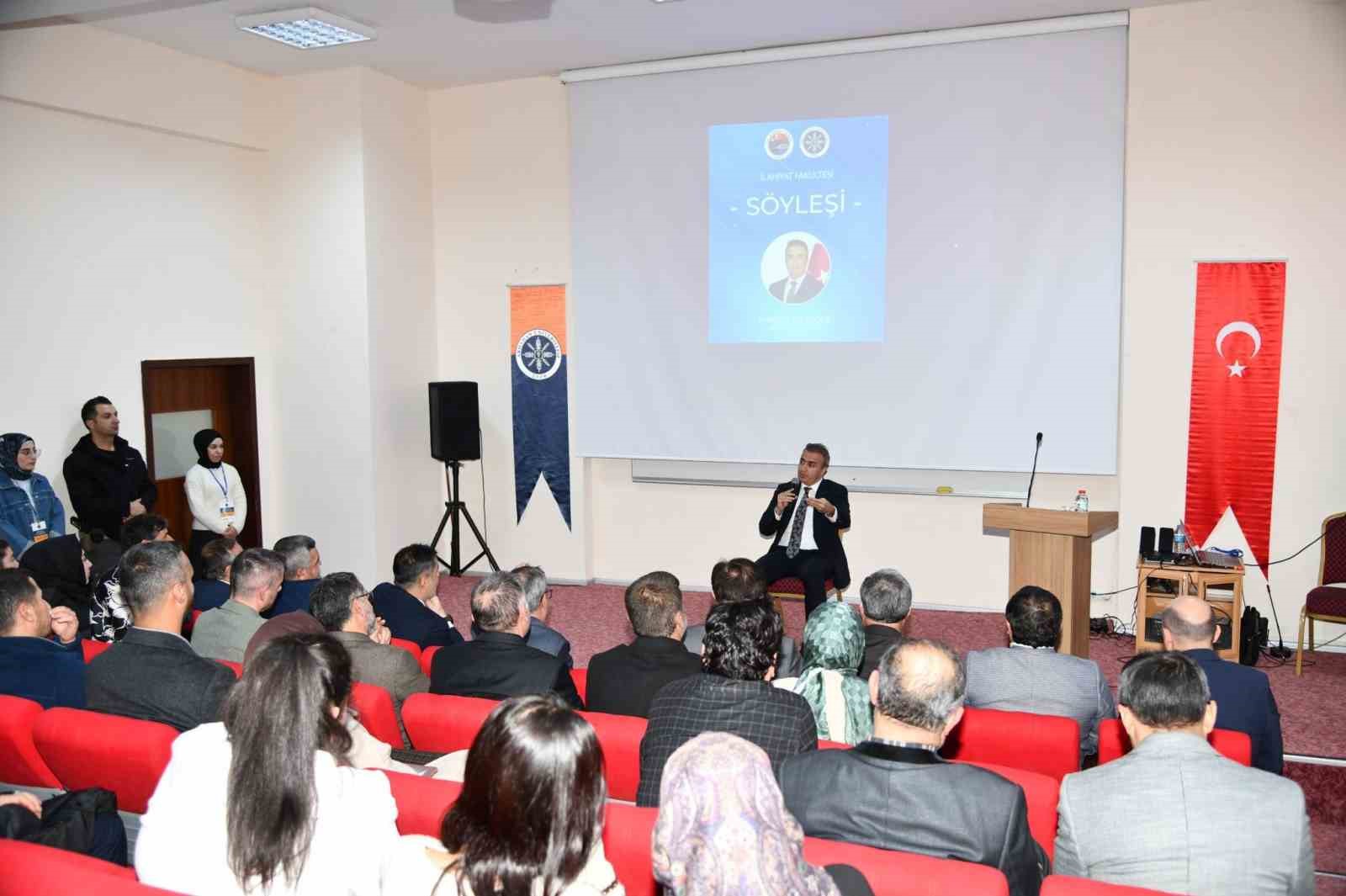 Vali Çiçek, Ardahan Üniversitesi’nde söyleşi programına katıldı