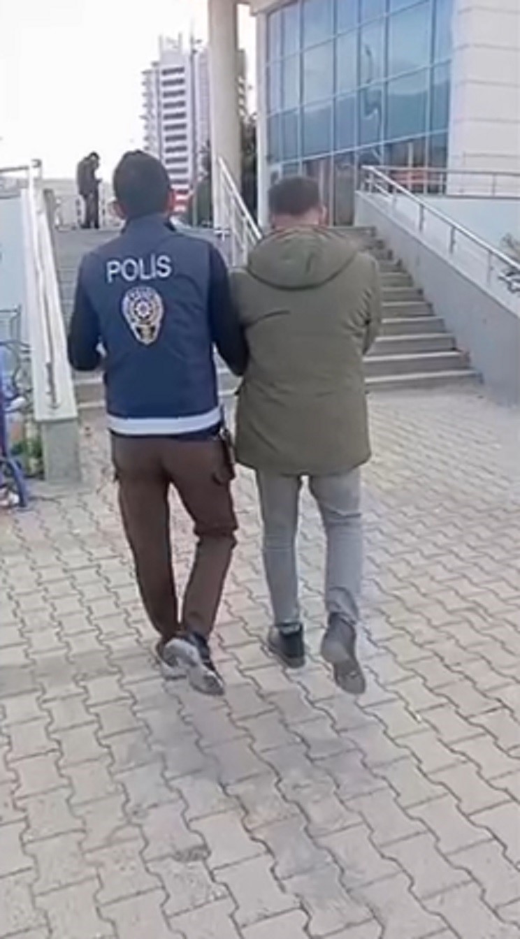 Hatay’da apartmandan 1 milyon 800 bin TL’lik altın çalan hırsız polis takibiyle yakalandı