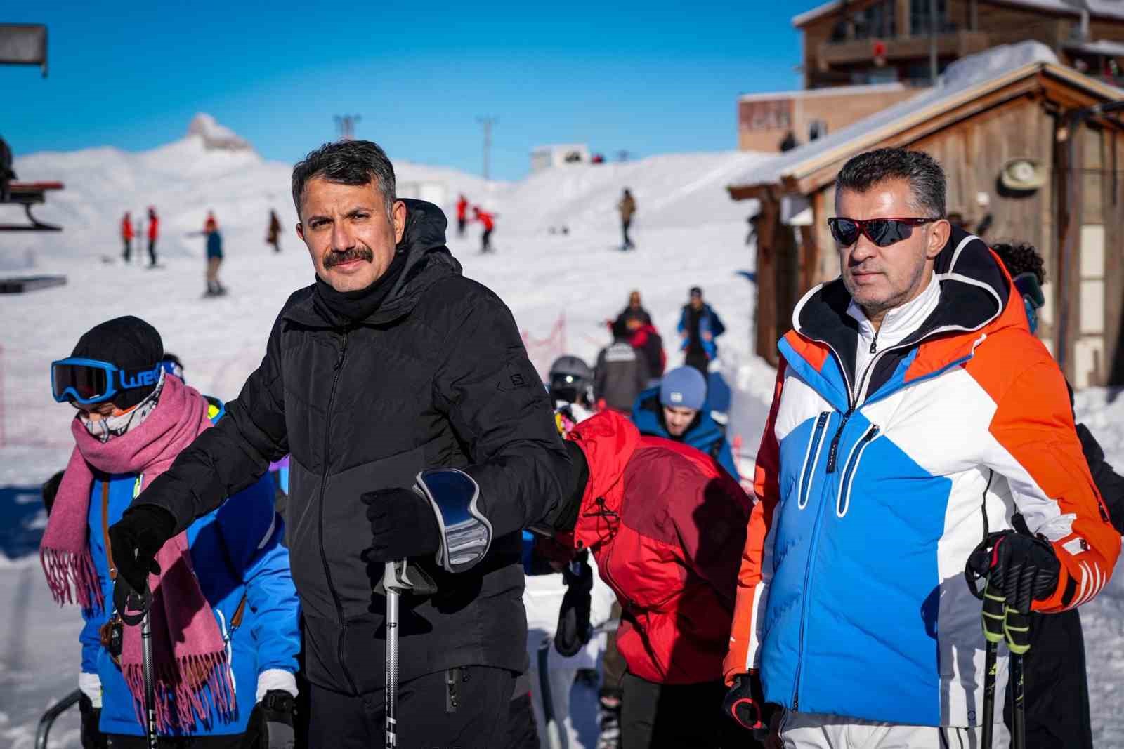 Mergab&uuml;tan Kayak Merkezi&rsquo;nde sezon a&ccedil;ıldı
