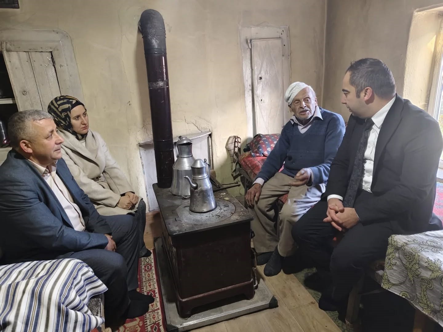 Kaymakam U&ccedil;ar, Kuş&ccedil;a k&ouml;y&uuml;nde vatandaşlarla buluştu
