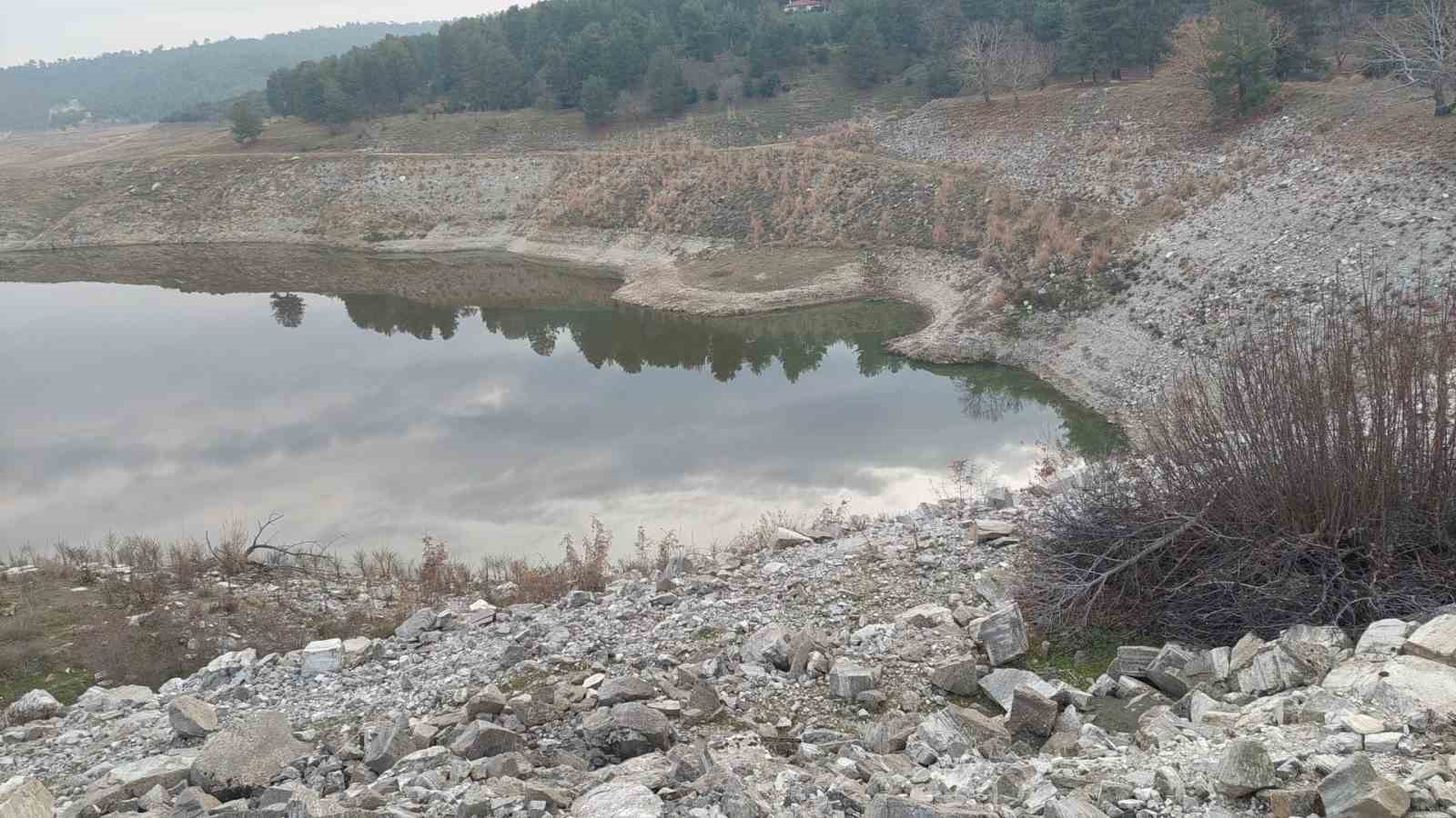Sarıgöl’de barajlar kış yağışlarını bekliyor
