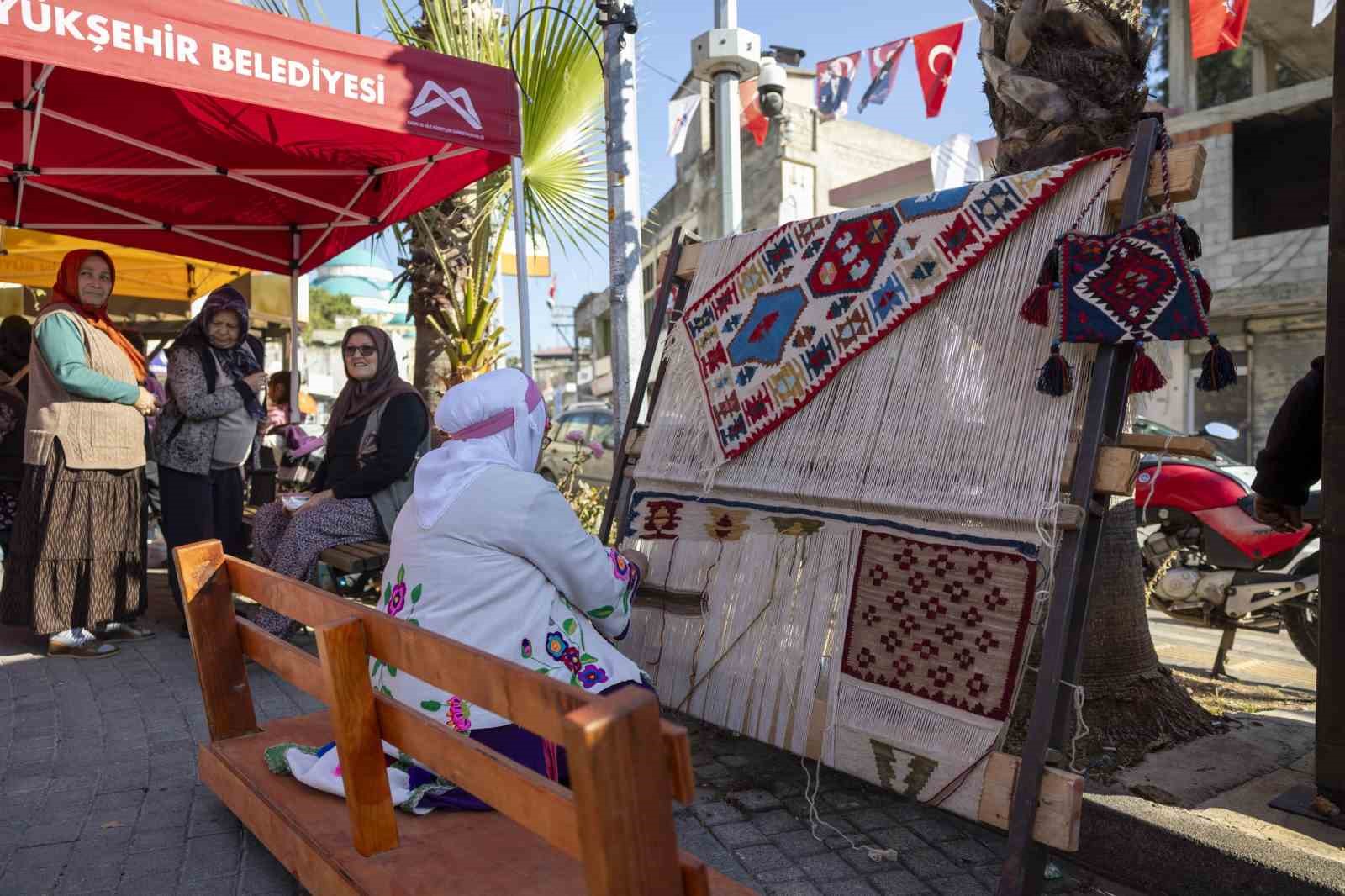 Yerli Mal� Haftas� kad�n eme�iyle renklendi
