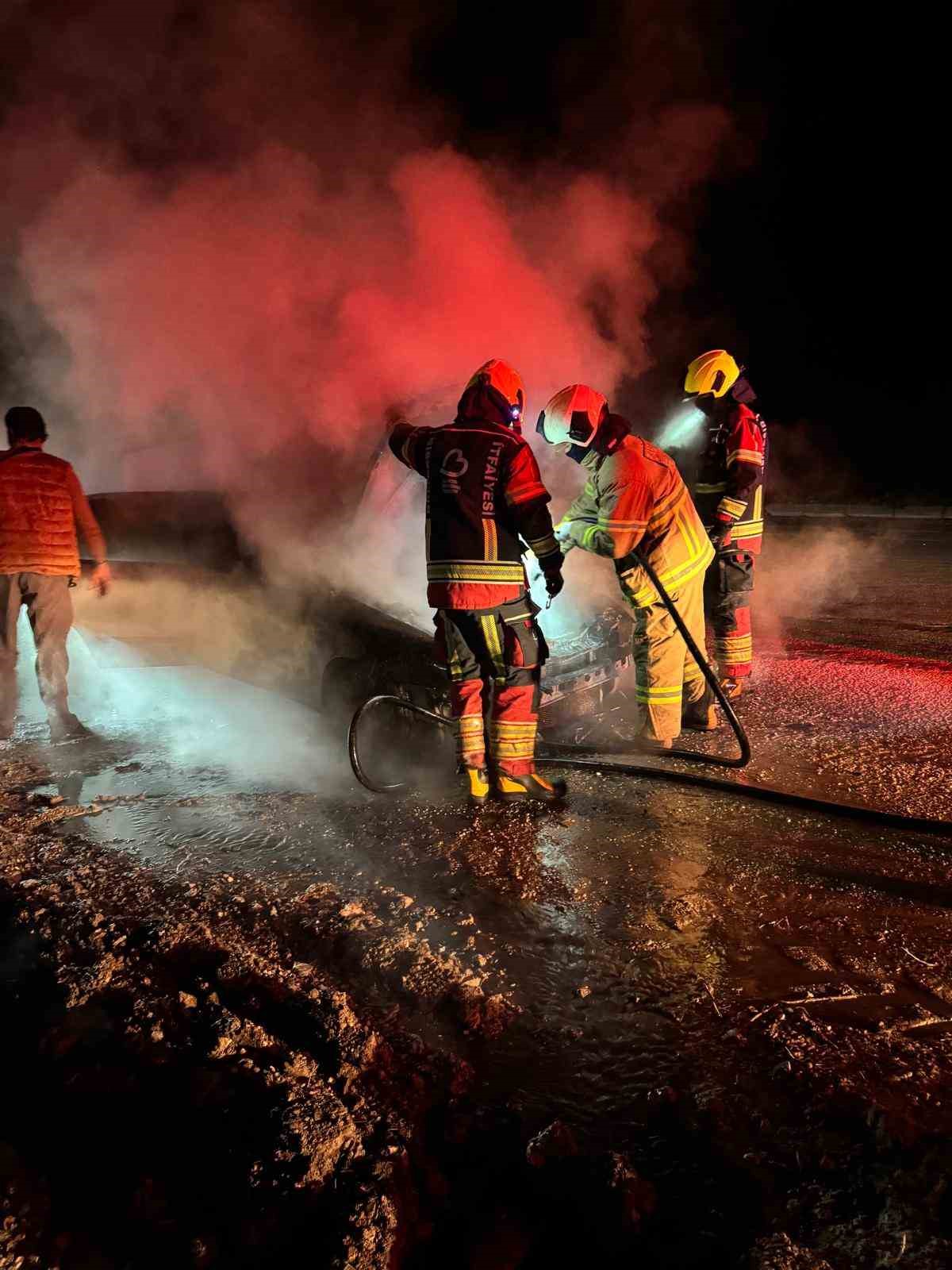 Bandırma-Susurluk karayolunda araç yangını
