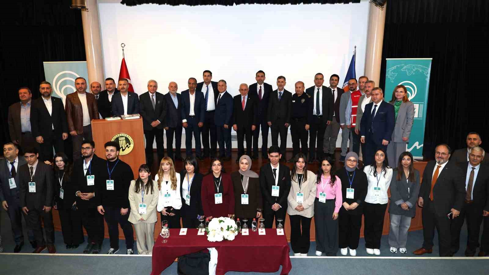 Erdem: "Dil savunmas�, vatan savunmas�d�r"
