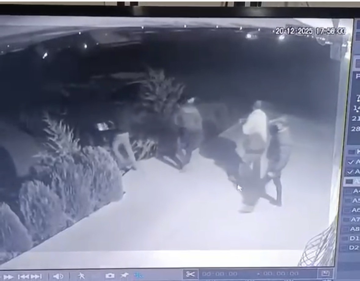 Mardin’de kontrolden çıkan tır bariyerlere çarptı: Kaza anı kamerada
