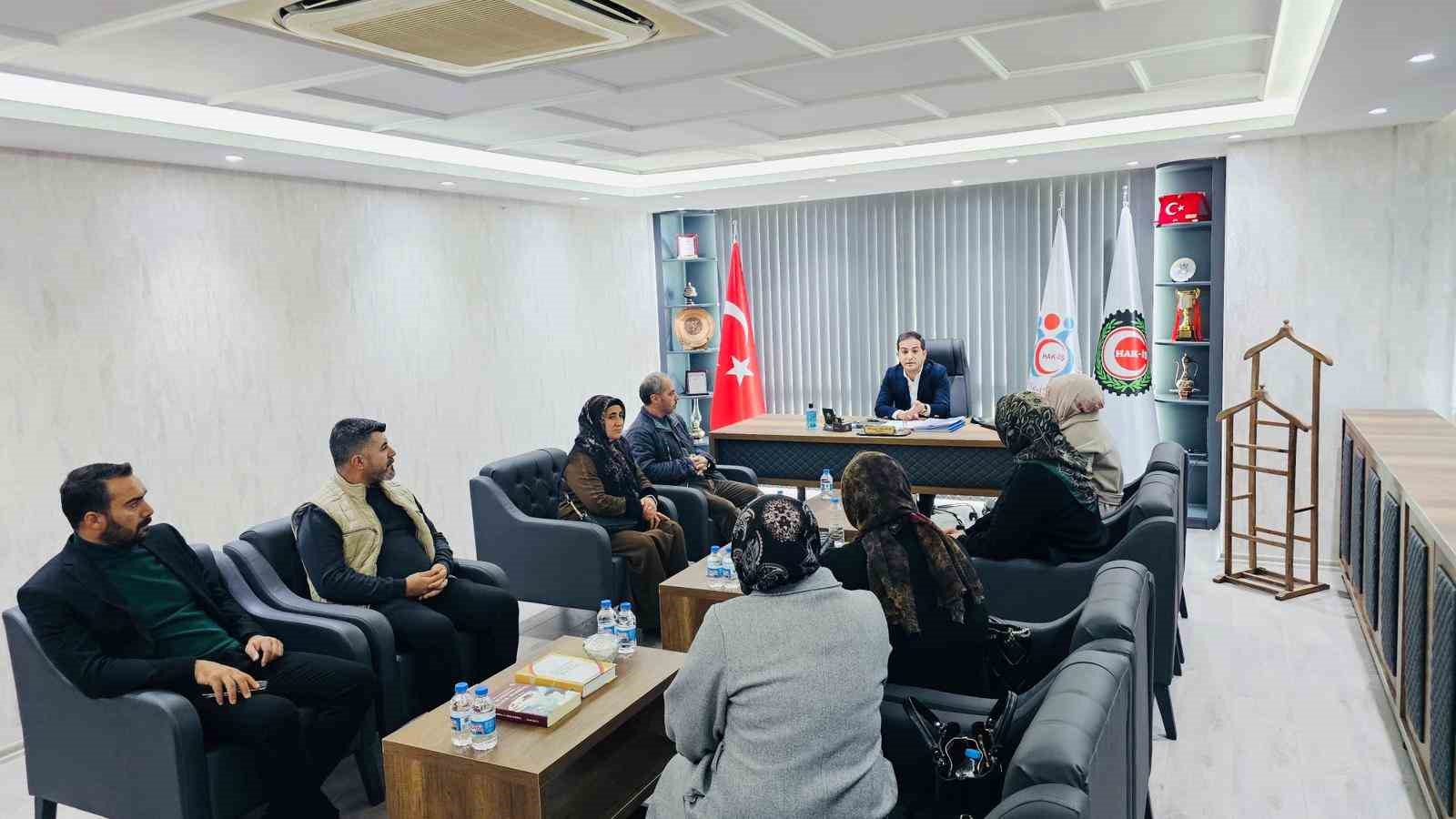 Aküzüm, kadın çalışanları ağırladı