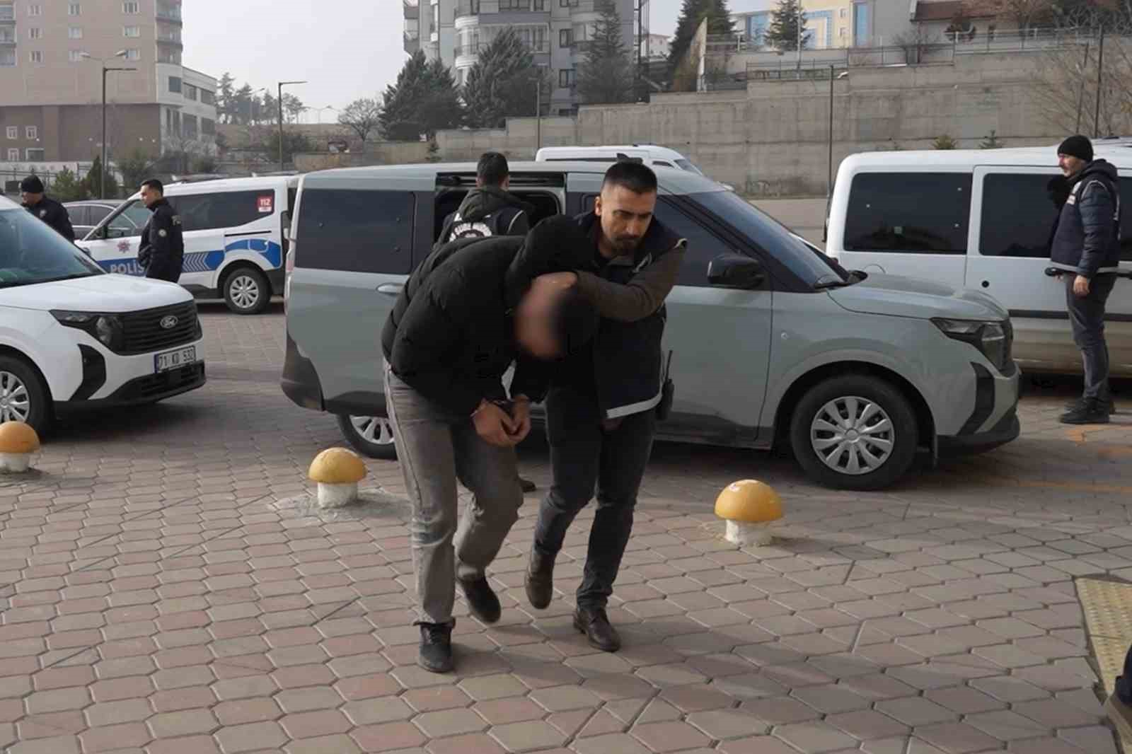 Kırıkkale’de "kız meselesi" iddiasıyla çıkan silahlı kavgaya karışan 6 şüpheli adliyede