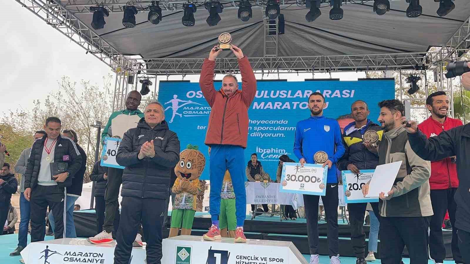 Osmaniye Uluslararası Yarı Maratonu renkli g&ouml;r&uuml;nt&uuml;lere sahne oldu
