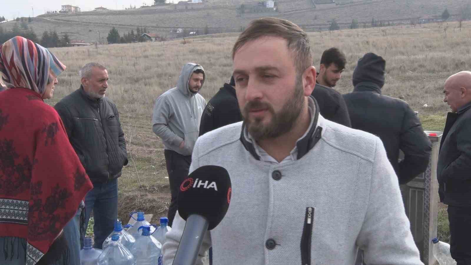 Başkentte su kesintisi yaşayan vatandaşlar ihtiya&ccedil;larını &ccedil;eşmeden gideriyor
