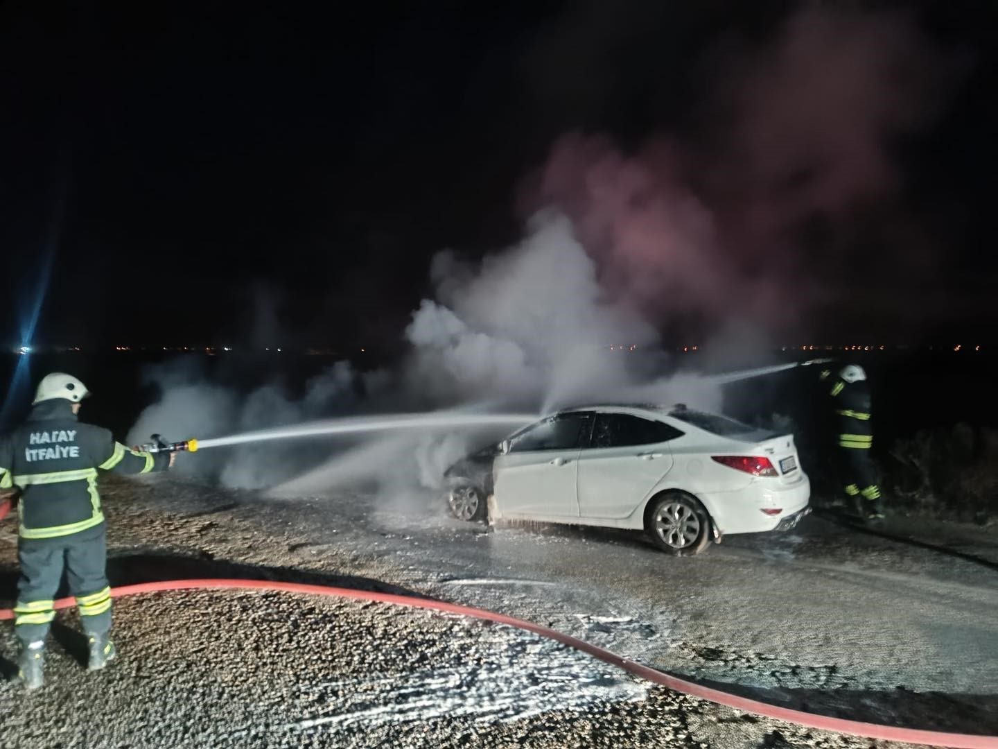 Seyir halindeki otomobil alevlere teslim oldu
