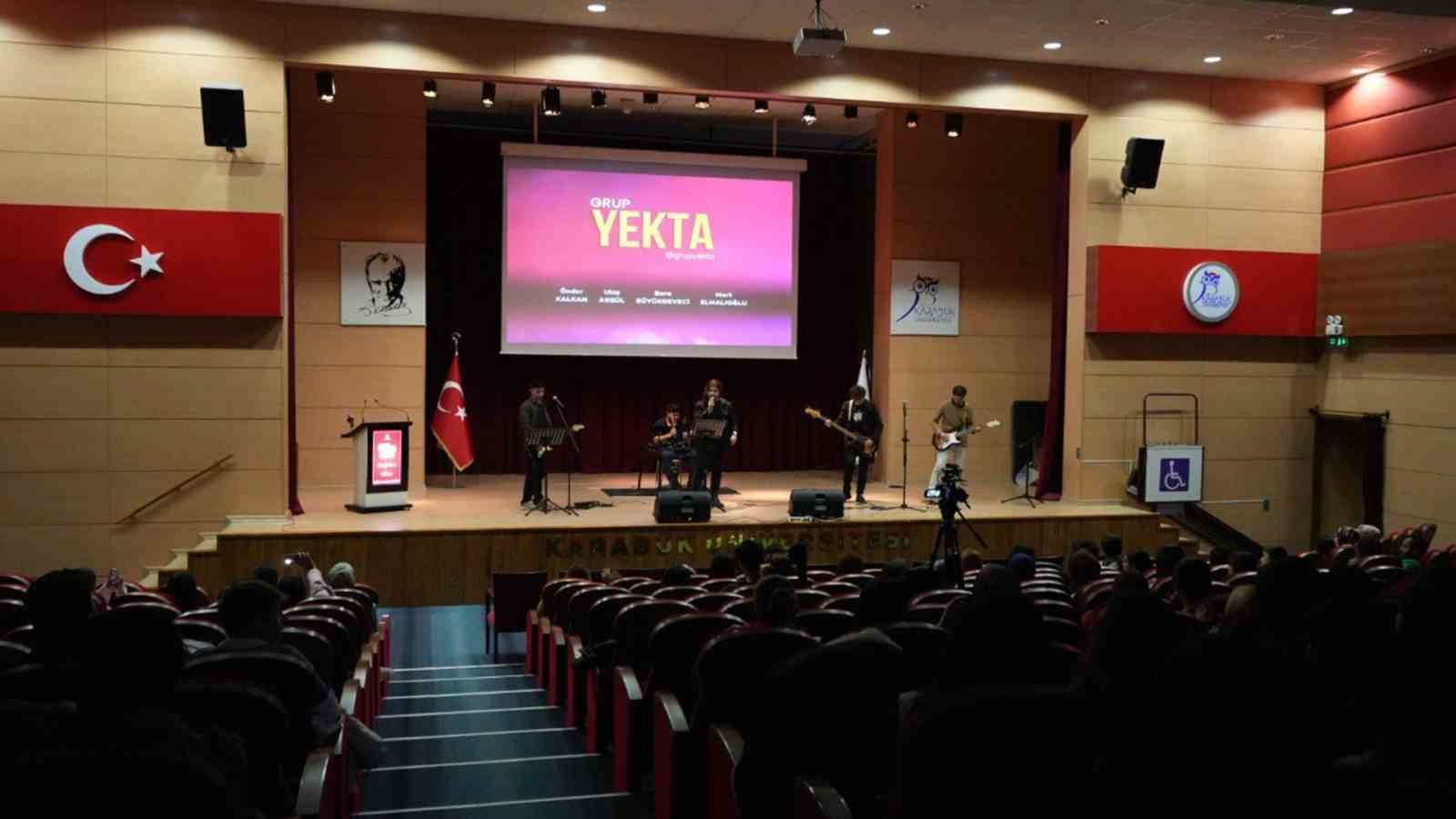KBÜ’de öğrenci müzik grubu Yekta konser verdi