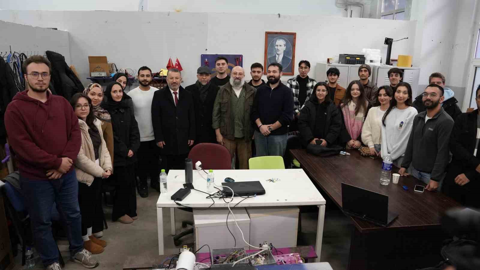 KBÜ’de Ömer Özkök ve Hikmet Genç öğrencilerle bir araya geldi