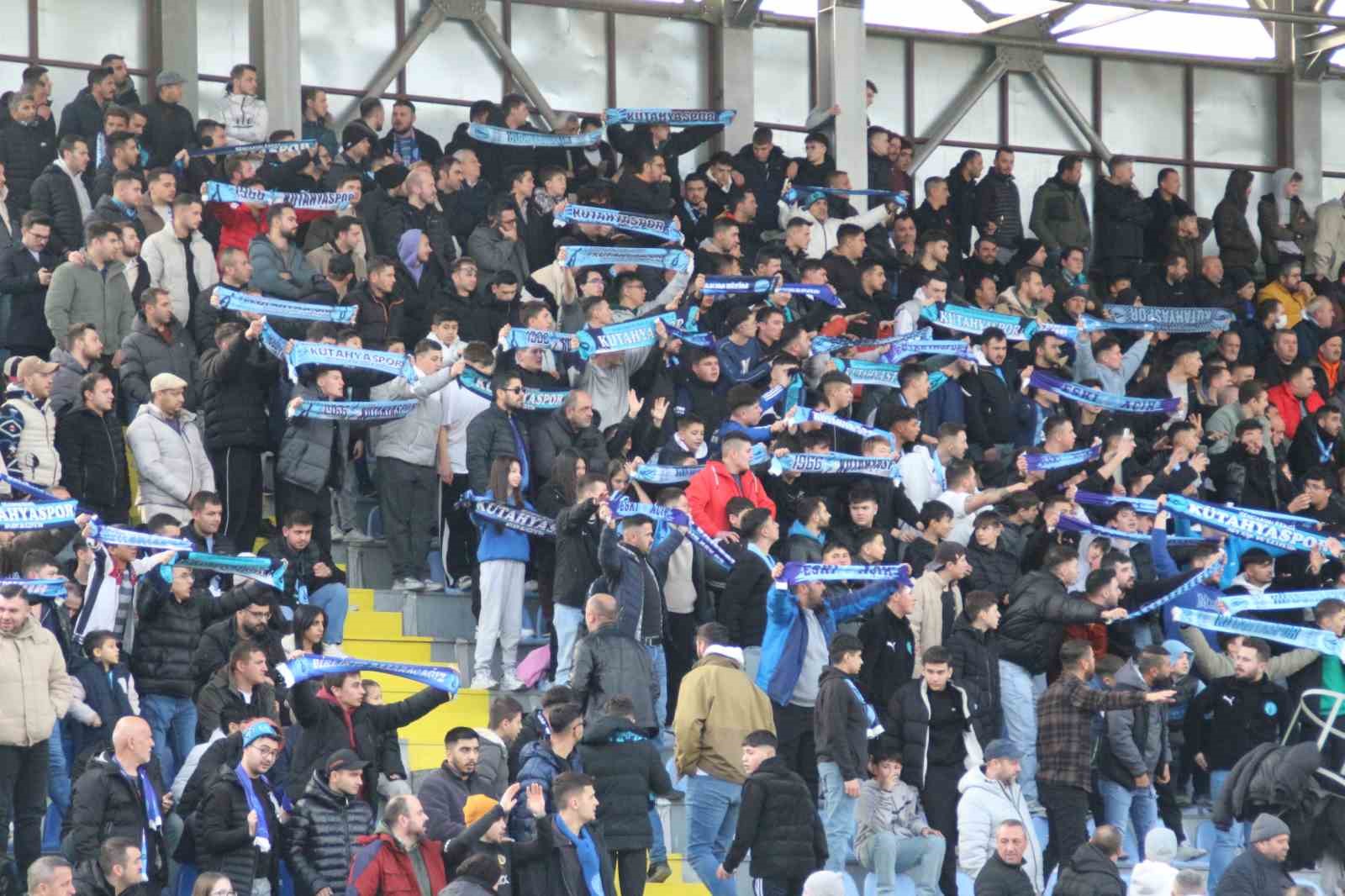 TFF 3. Lig: K&uuml;tahyaspor: 3 - S&ouml;ke 1970: 1
