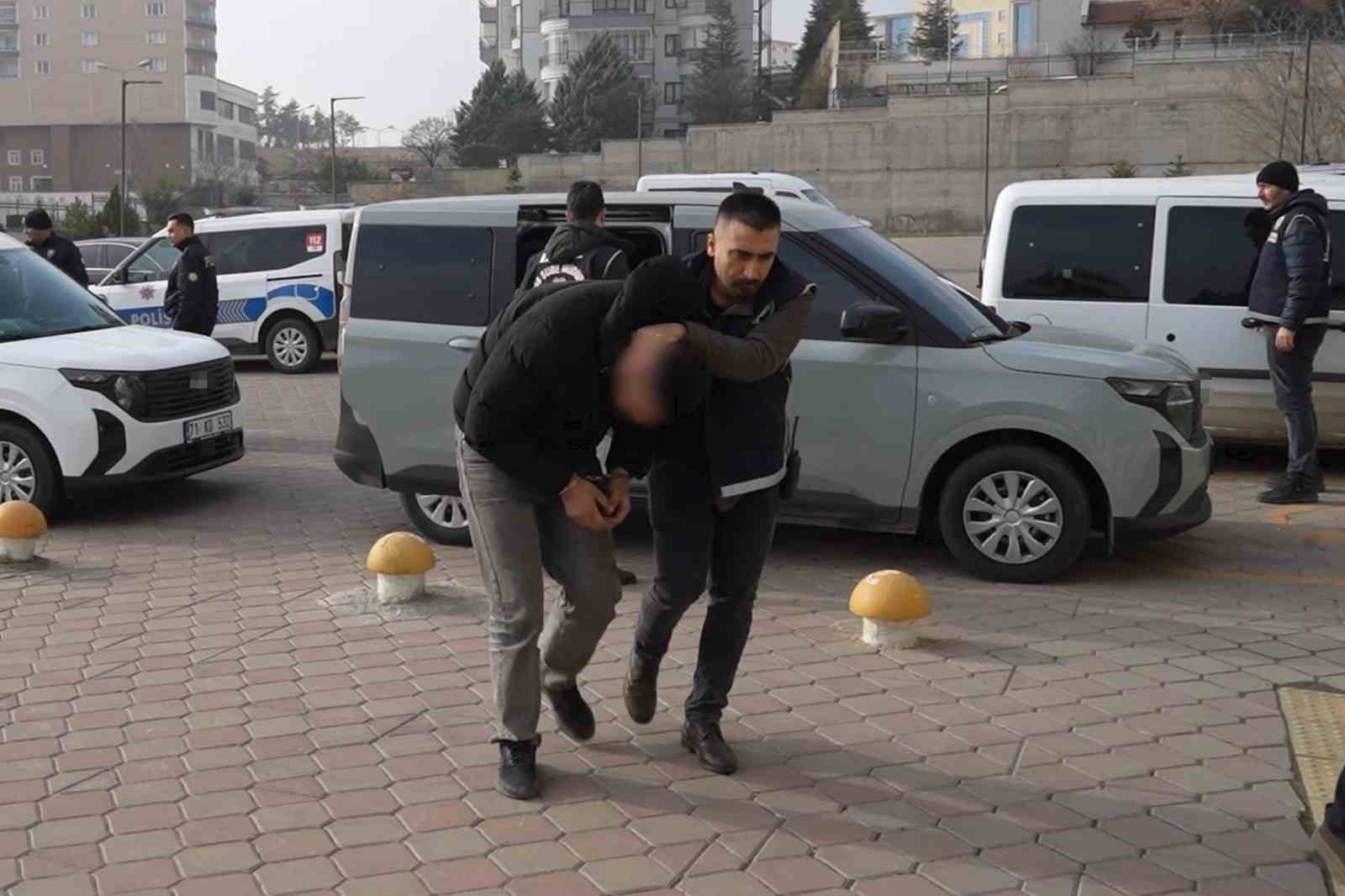 Kırıkkale&rsquo;de 3 kişinin yaralandığı silahlı kavgaya karışan 6 ş&uuml;pheliye adli kontrol
