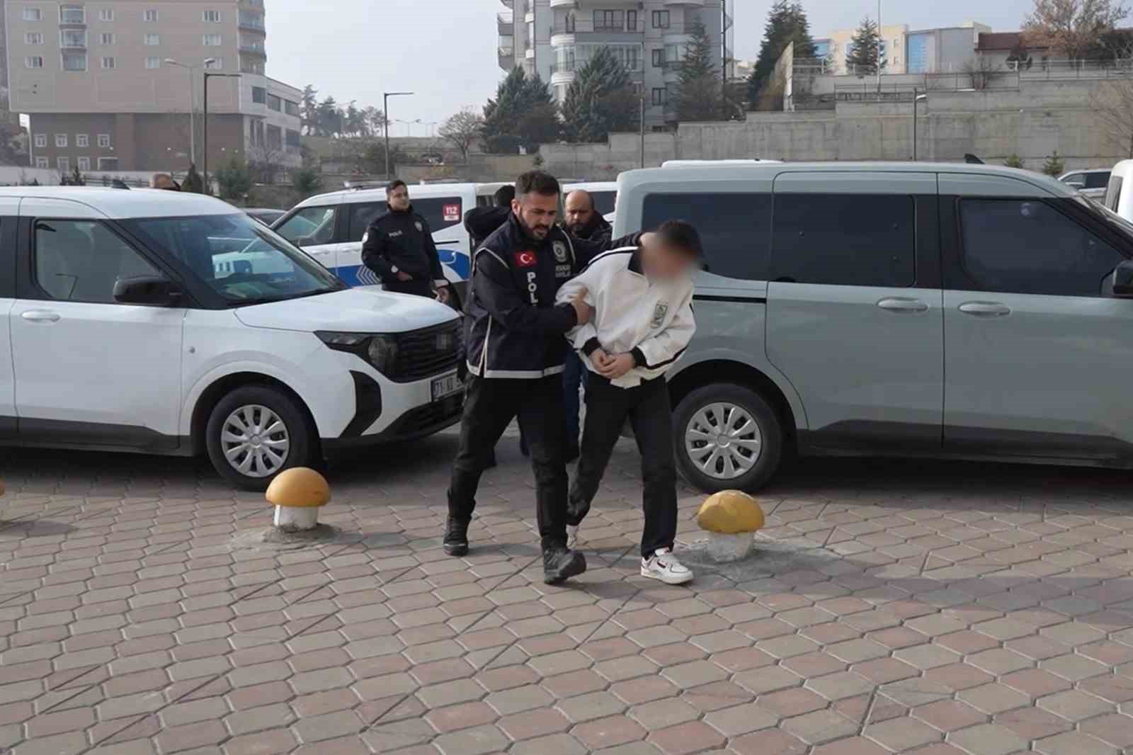 "Gasp" ve "şantaj" iddiasıyla mahkemeye sevk edilen 2 şüpheliye adli kontrol