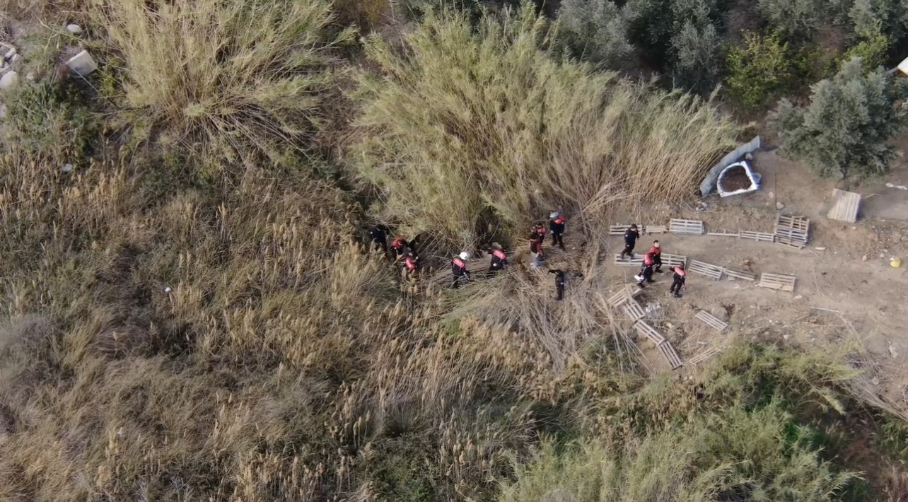 Sazlıkta gizlenen şahıs dron kamerasıyla yakalandı