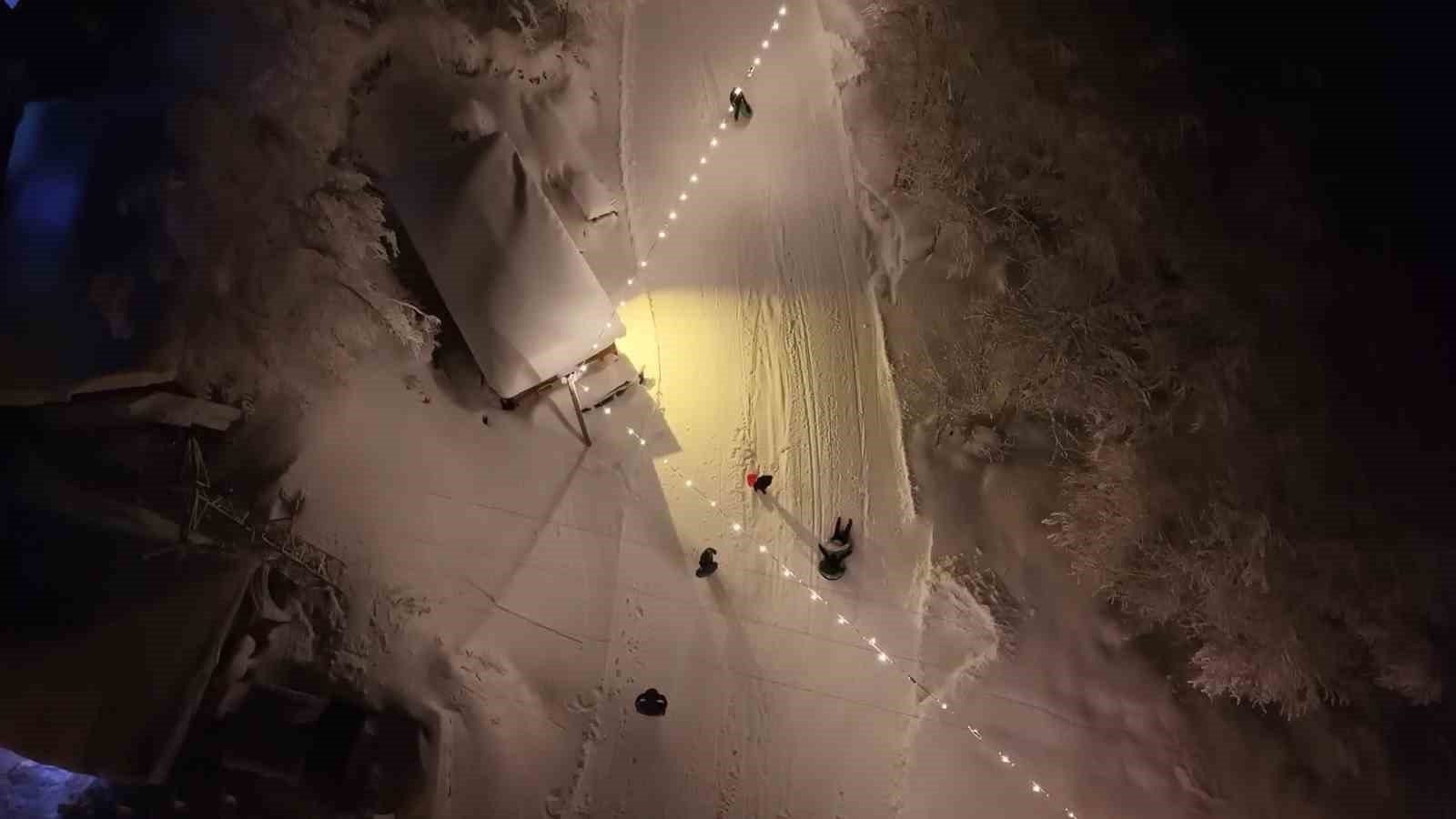 Rize’nin denizi gören zirvesinde kar keyfi
