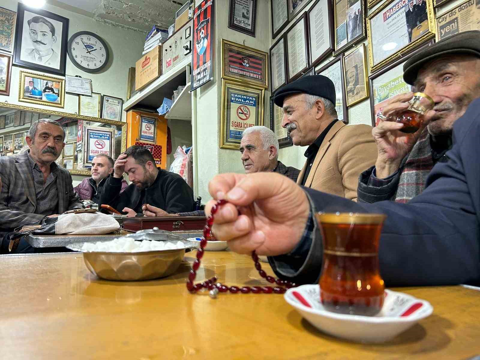 Van&rsquo;da soba başında 83 yıllık &ccedil;ay geleneği

