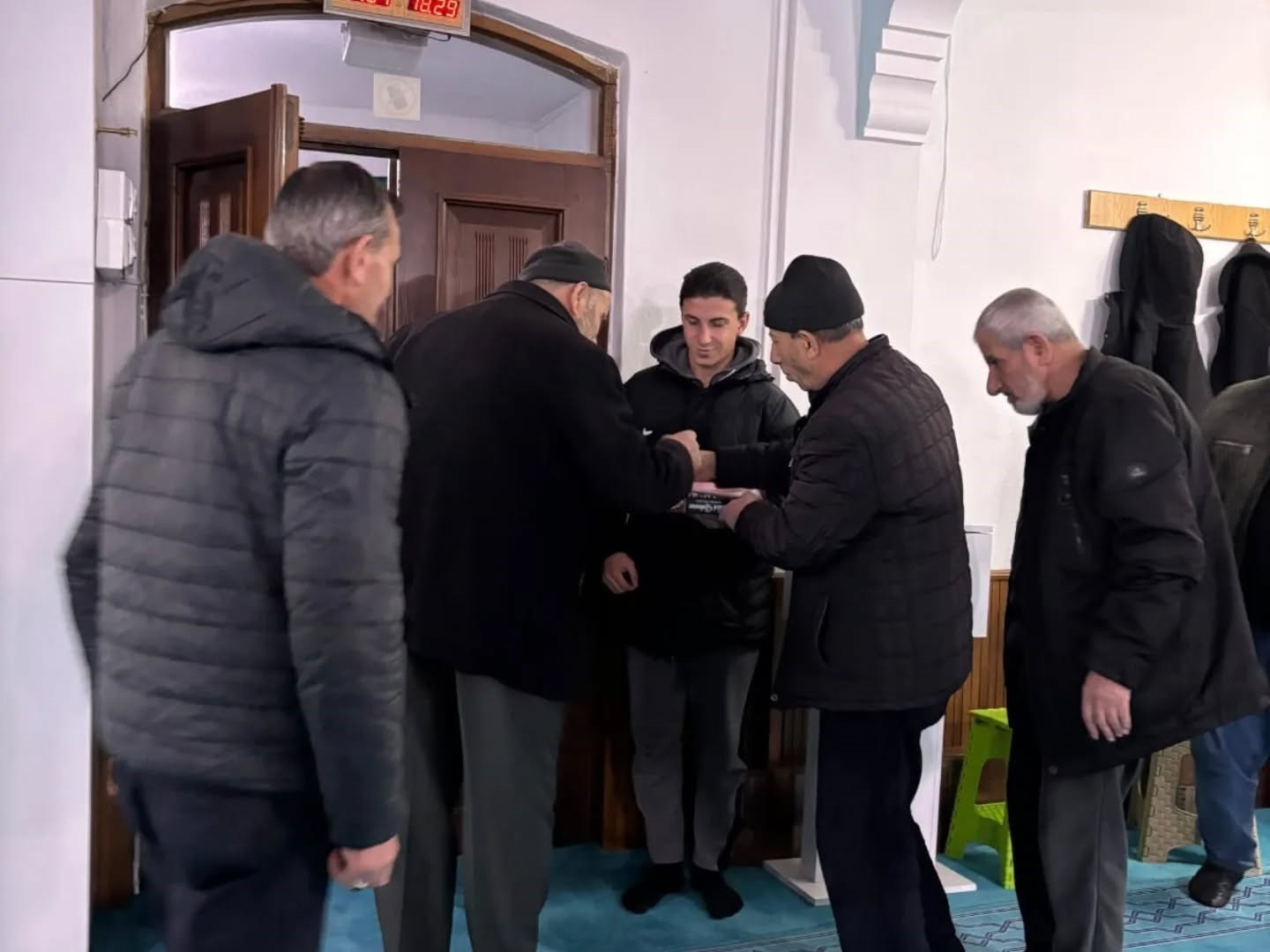 Bayburt&rsquo;ta &uuml;niversite &ouml;ğrencileri camilerde imamlık ve m&uuml;ezzinlik yaptı
