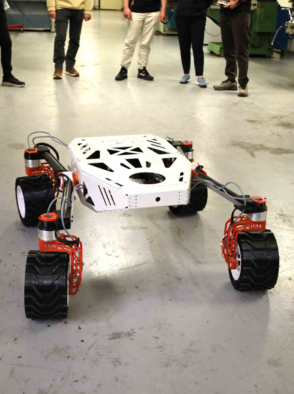 Uzay keşfi i&ccedil;in yerli robot
