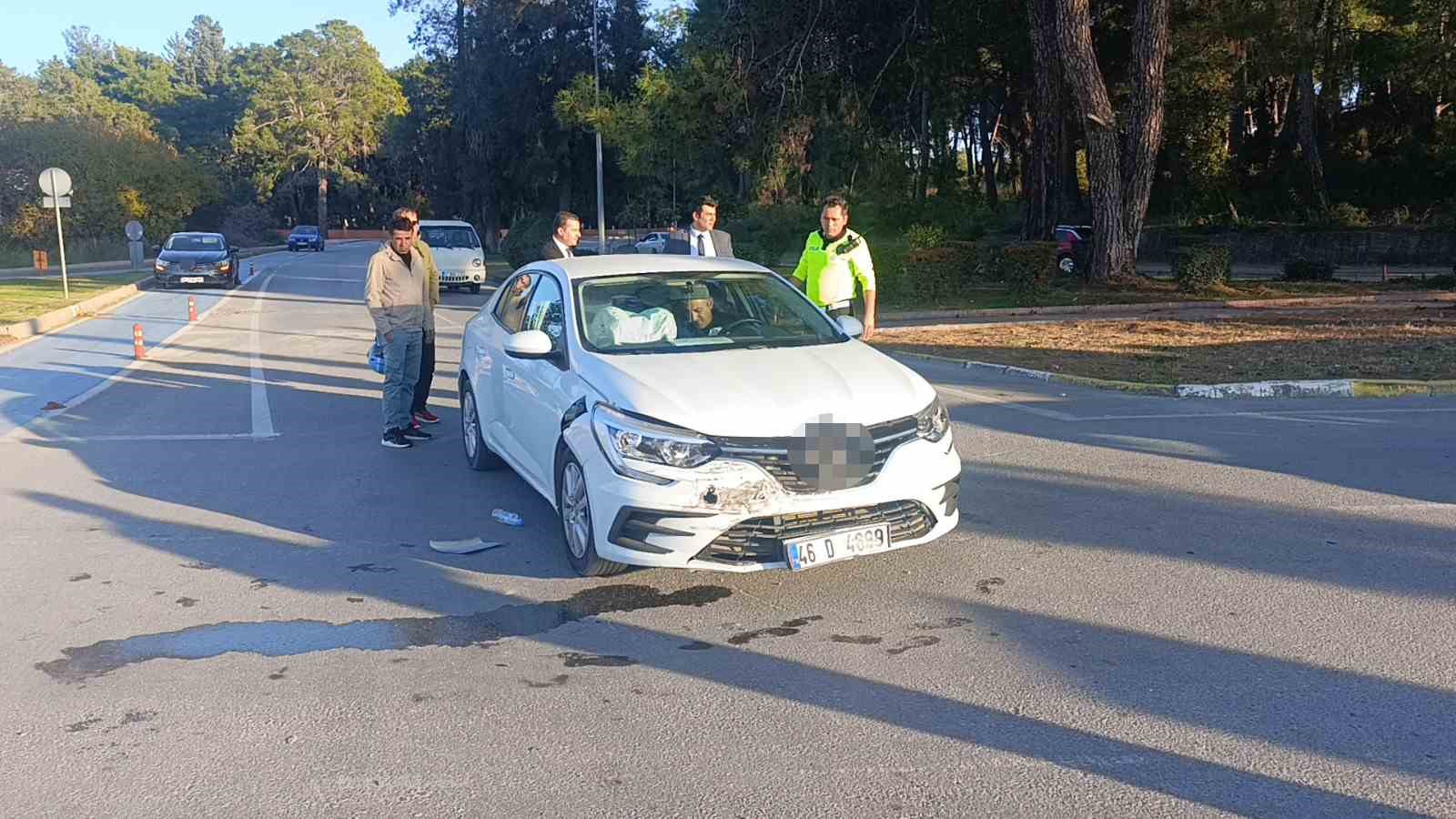 Manavga&rsquo;ta otomobiller &ccedil;arpıştı: 1 yaralı
